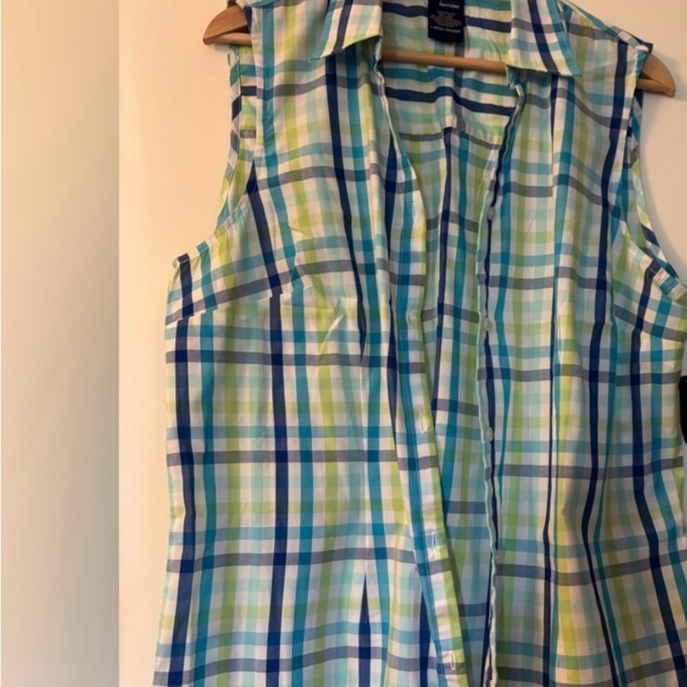 Basic Editions Multicolor Plaid Sleeveless Top with shirt collar.